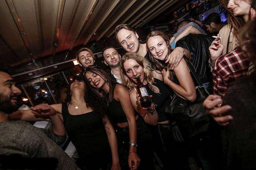4-Hour Shanghai Pub Crawl (bars & nightclub hopping) - Thu vs Sat: Why the Route Choice Can Improve Your Night