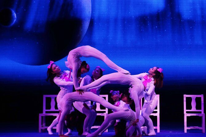 China Acrobatics Show and Shanghai Evening Tour - The acrobats: why this 90-minute show grabs your attention