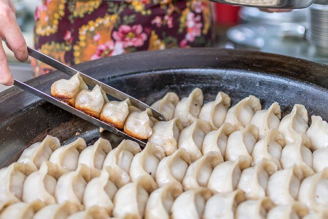 Eat Like a Local: Street Breakfast Tour in Shanghai - Xiangyang Park First: Tai Chi and Water Calligraphy, Then Food