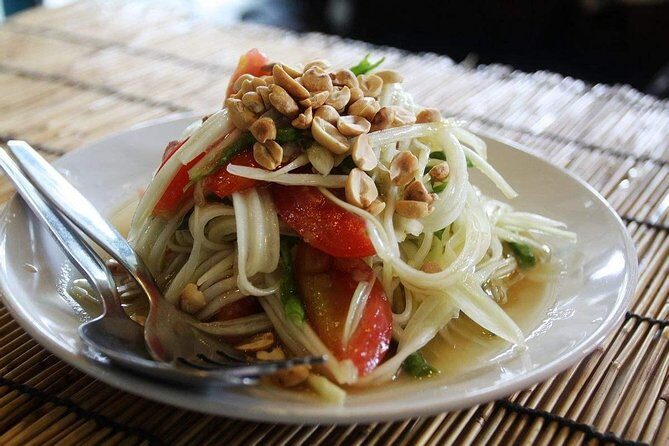 Evening Thai Dinner and Huangpu River Cruise in Shanghai - Getting the Best Views on the Huangpu River: VIP Seating and Icon Pass-Bys