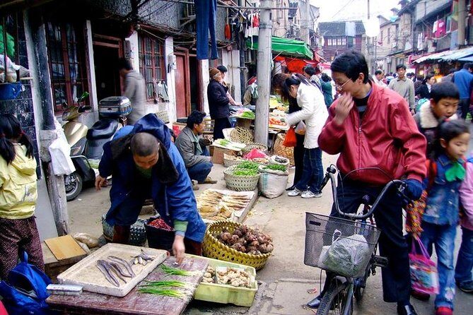 Explore Shanghai Ancient Downtown with Authentic Local Food - What’s included (and what to bring anyway)