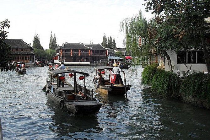 From Shanghai: Zhujiajiao Water Town Private Tour with Boat Ride - Temple time: a quieter side of Zhujiajiao