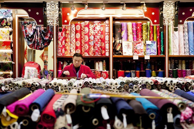 Private Day Tour: Zhujiajiao Water Town with Shanghai Local Shopping Outing - Key things that make this day tour work well