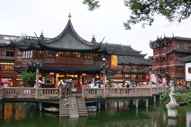 Private Full-Day Tour: Incredible Shanghai Highlights - Dumpling lunch as a fuel stop (and a cultural one)