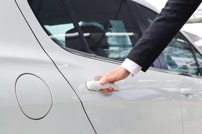 Private Transfer Pudong Airport to Shanghai Downtown Hotel - The pickup moment: how the meeting works at Pudong