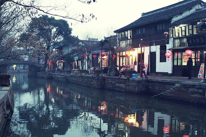 Private Zhujiajiao Water Town Boating Tour with Fruit Picking - Qingpu District and Zhaotun Strawberry Park: picking in a greenhouse world