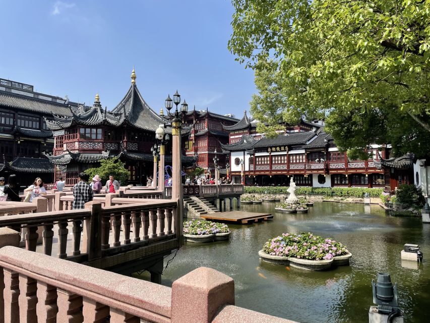Shanghai: 8-Hour Guided Tour of Old and New City Highlights - Jade Buddha Temple: Quiet Corners and Lived-Religion Details