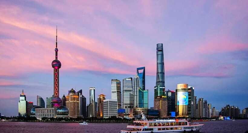 Shanghai Airport Layover Tour with Amazing City Highlights - The Bund waterfront: Old Customs House to Pudong skyline in one stroll