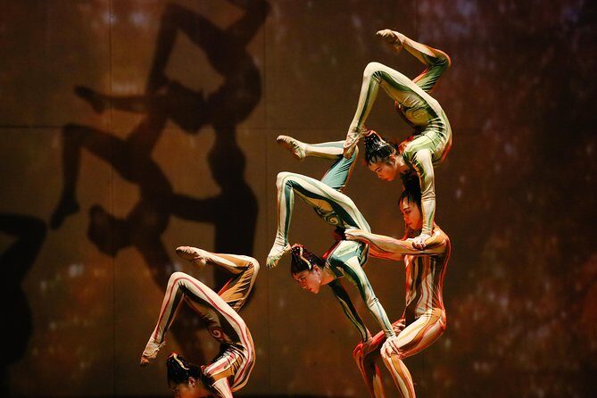 Shanghai Circus World: ERA2 Intersection of Time Acrobatics Show - Shanghai Circus World: the venue and how the show is staged