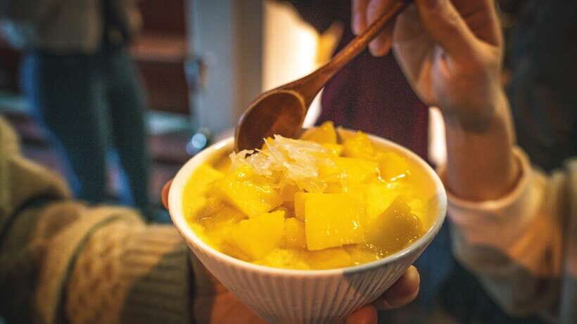 Shanghai: Evening Walking Food Tour - Craft beer taphouse finish near South Shaanxi Road
