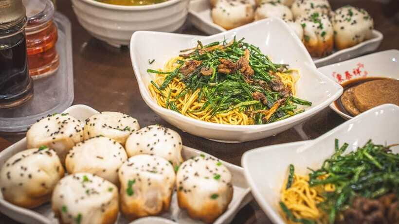 Shanghai: Evening Walking Food Tour - Price and value: what $69 buys you in Shanghai