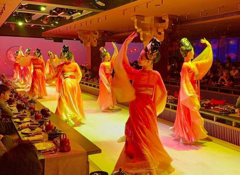 Shanghai Guided Royal Banquet Photo (Incl) with Massage Opt - What You’re Actually Paying For: the Royal “Rites” and Guided Meaning