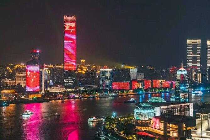 Shanghai Huangpu River Night Cruise with Buffet Dinner - Guides and Photo Help: Turning Views Into Stories (and Better Shots)