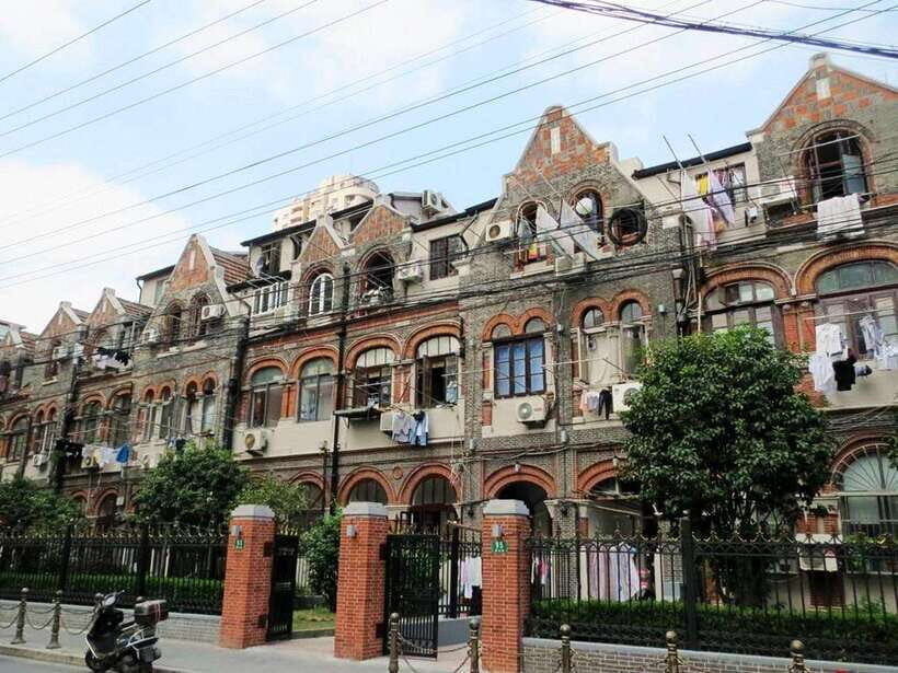 Shanghai: Jewish Ghetto and Shanghai Bund Private Tour - Hongkou District Alleys and Historic Stops: seeing what the exhibits point to