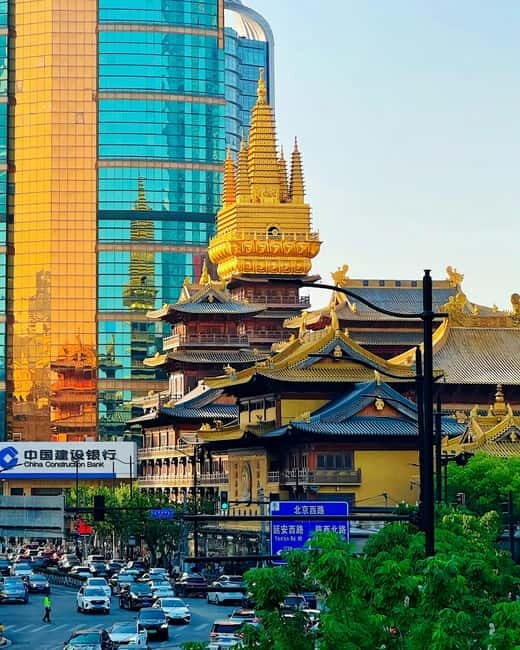 Shanghai: Jing'an Temple, Yu Garden, and Bazaar Private Tour - Jing’an Temple: golden details and a real mental pause