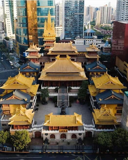 Shanghai: Jing'an Temple, Yu Garden, and Bazaar Private Tour - The bazaar around Yu Garden: snacks, browsing, and practical bargaining energy