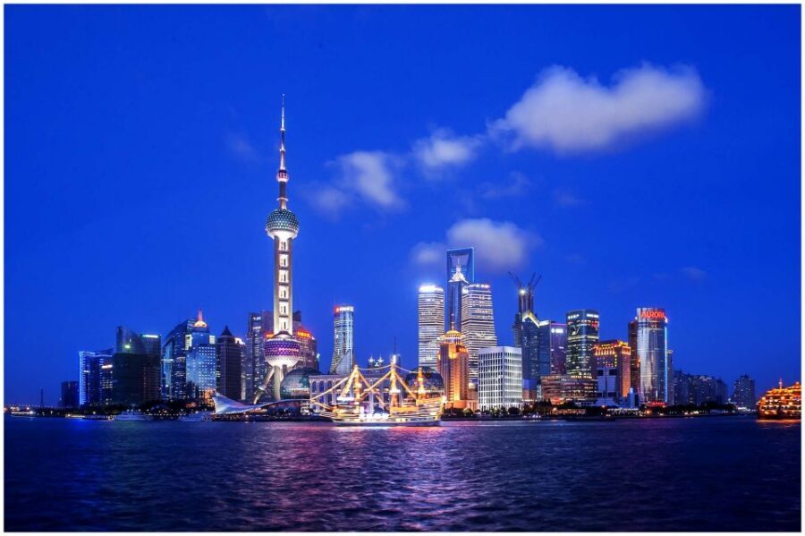 Shanghai: Night River Cruise Tour with Xinjiang Style Dining - The cruise route: Bund landmarks to Pudong skyscraper views