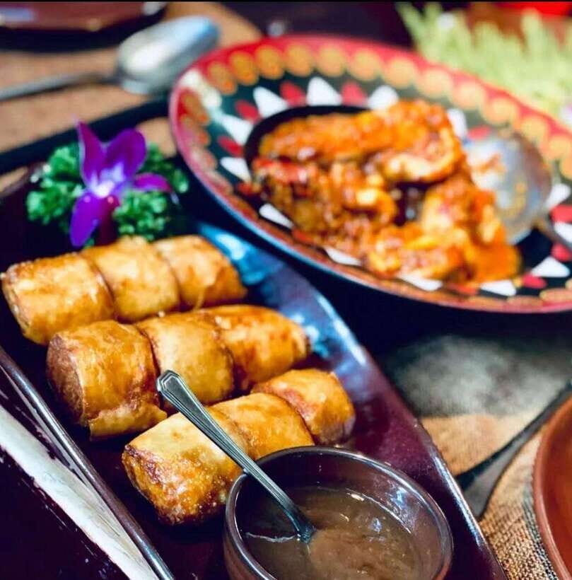 Shanghai Night River Cruise VIP Seat with Authentic Dinner - Who should book this VIP night cruise with dinner