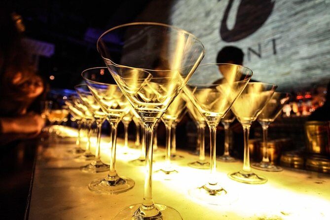 Shanghai Nightlife: Bars in The Bund and Old French Concession - Vue Bar on The Bund (Waitan): skyline views with premium drinks