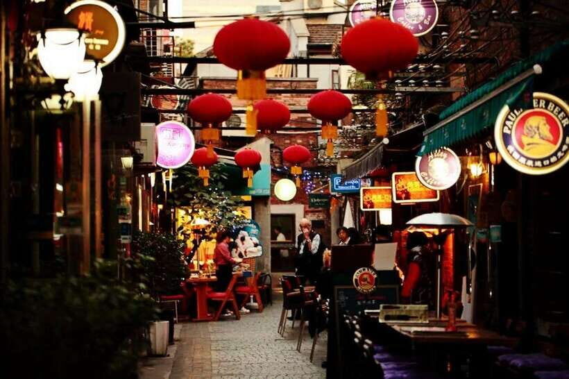 Shanghai One Day City Private Tour by German-Speaking Guide - Bund to Old Town Bazaar: colonial river views and Qing-era streets