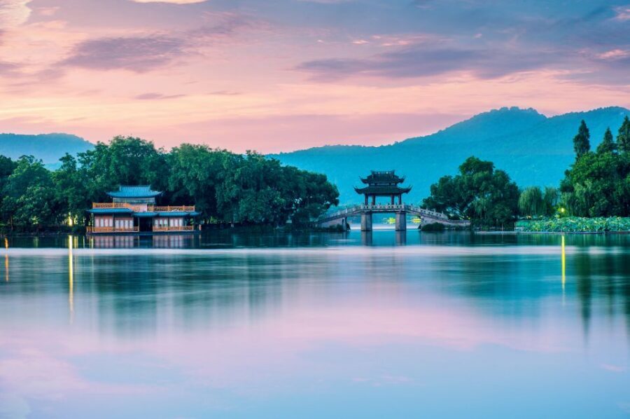 Shanghai: Private Guided Tour to Hangzhou by Bullet Train - Back to Shanghai: comfortable train time and a real drop-off