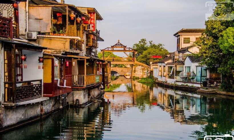 Shanghai: Private Shanghai & Zhujiajiao Tour with Lunch - Yu Garden or Jade Buddha Temple: Pick Based on Your Day