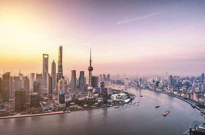Shanghai Private Tour with River Cruise, Shanghai Tower, and Lunch or Dinner - Stop 2: Pudong dining break—comfort food with local names