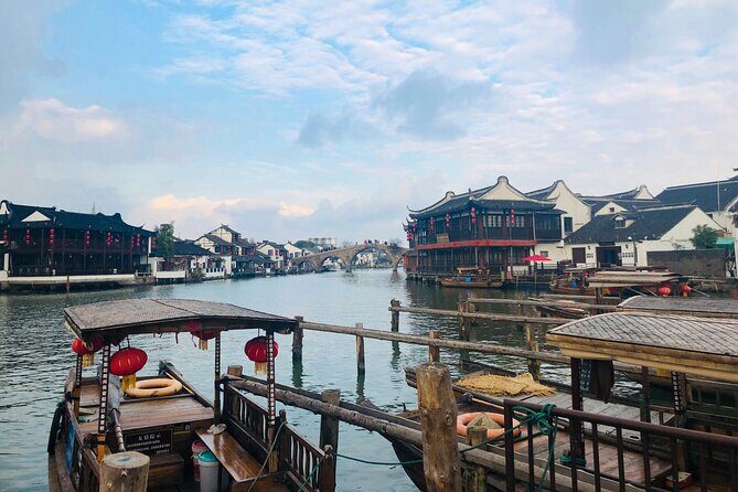Shanghai Private Tour: Zhujiajiao Water Town and Boat Ride - Lunch and early dinner options: how the meal fits the day