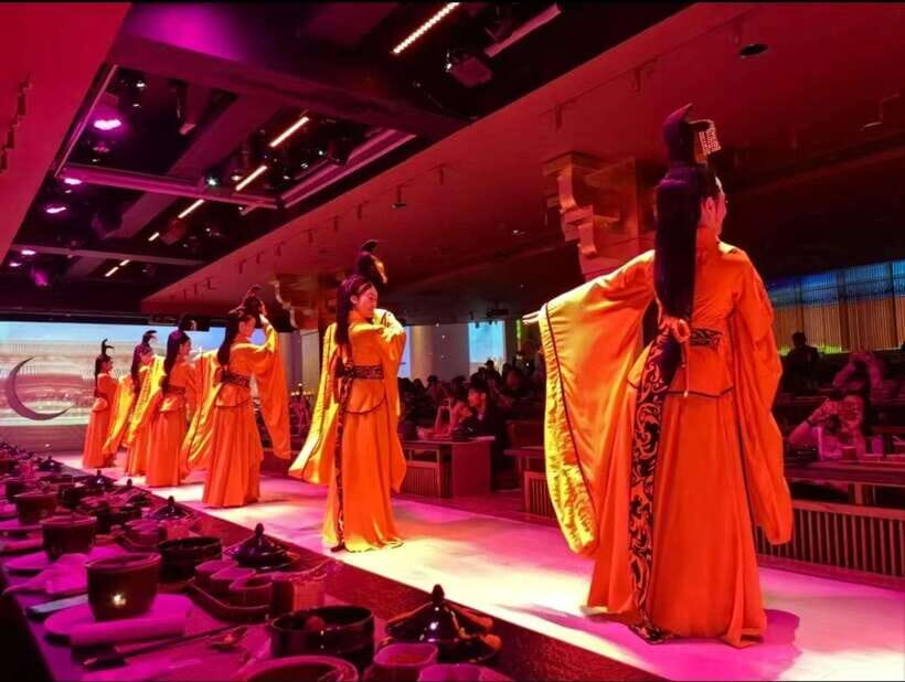 Shanghai: Royal Banquet with Chinese Cultural Performance - Royal Banquet Setting: An Old-Palace Feel in Shanghai