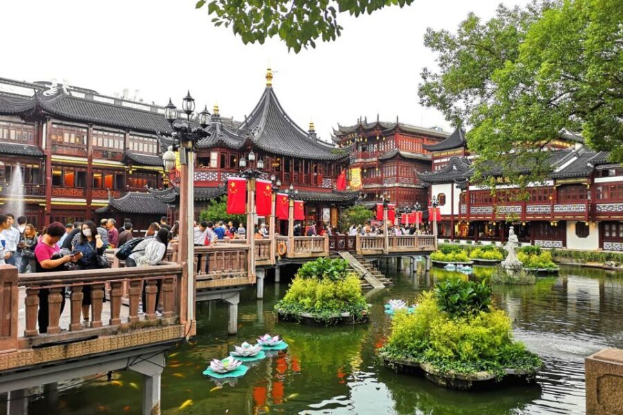 Shanghai: Yu Garden and City God Temple Walking Tour - Key things you’ll notice on this walking tour