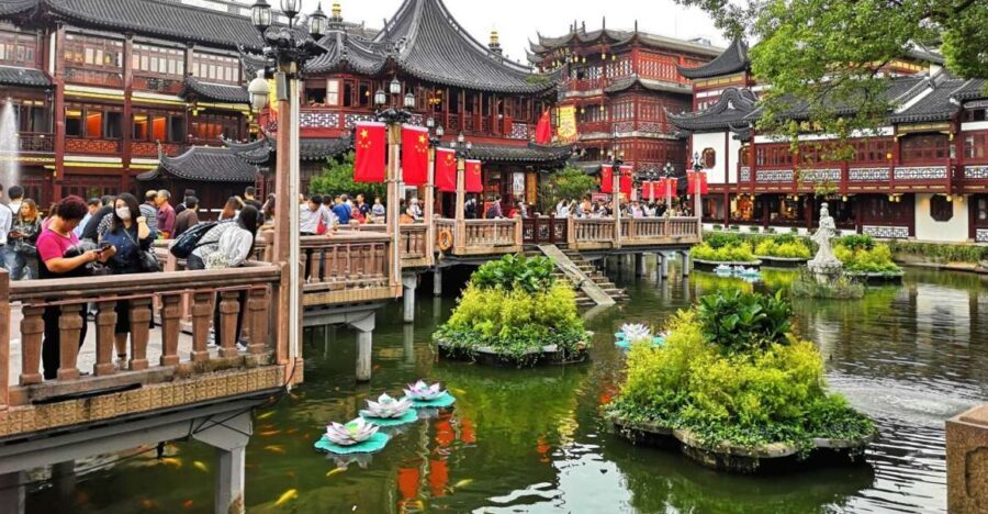 Shanghai: Yu Garden and City God Temple Walking Tour - Meeting at Renaissance Shanghai Yu Garden Hotel: fast start, clear direction