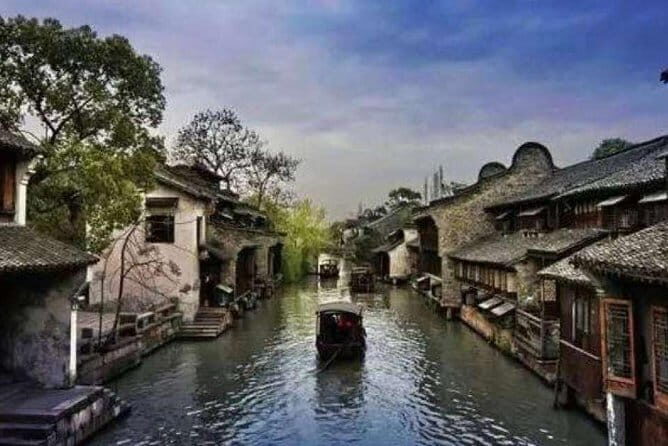 Shanghai Yu Garden, The Bund & Zhujiajao Water Town Bus Tour - Yu Garden and Old Street: Imperial Gardens and Shanghai Lanes
