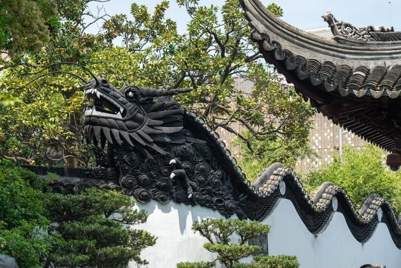 Shanghai: Yuyuan, City God Temple Old City Tour-Tip Based - Yuyuan Garden Smallware: local craft and practical souvenir sense