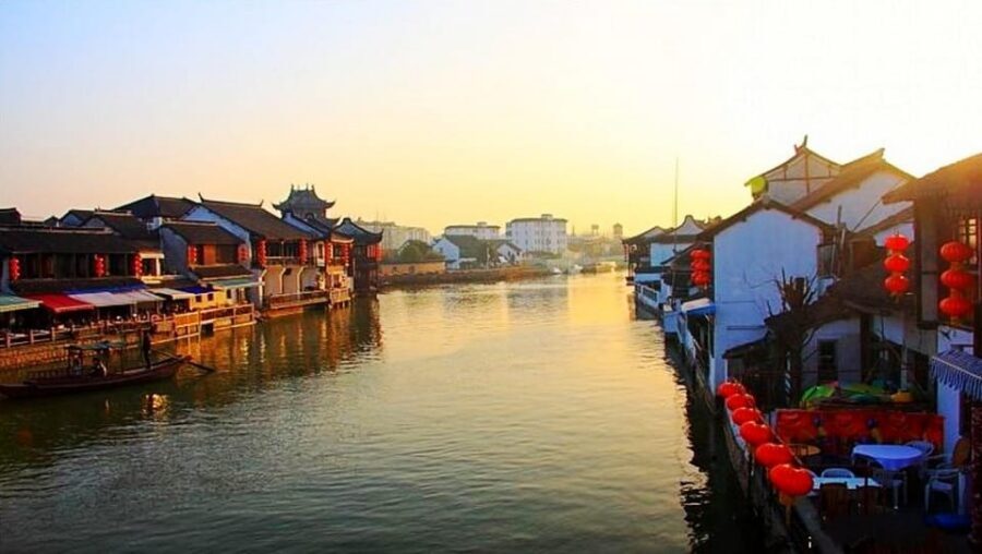 Shanghai: Zoo and Zhujiajiao Water Town Tour with Boat Ride - Water Markets and Shopping: Souvenirs Without Feeling Pushy