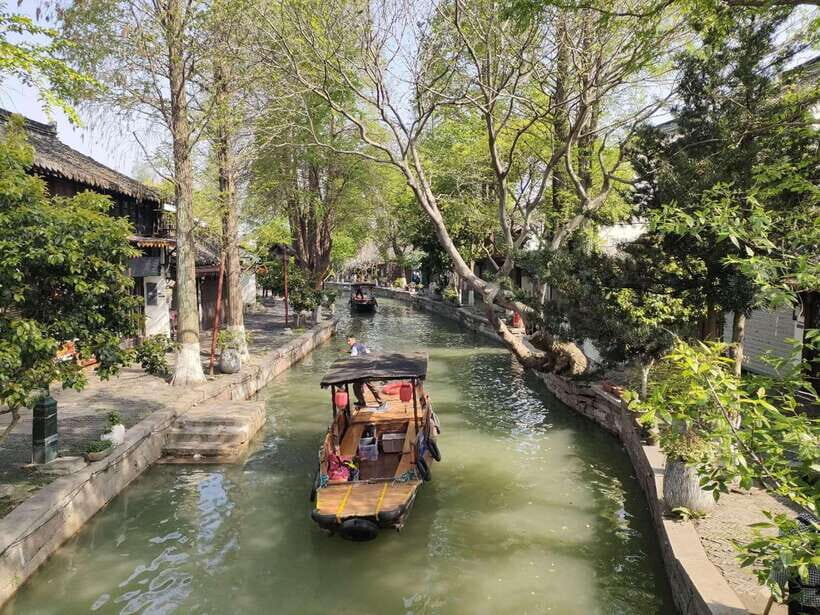 Shanghai: Zoo and Zhujiajiao Water Town Tour with Boat Ride - The Canal Boat Ride: Seeing Old Town the Easy Way