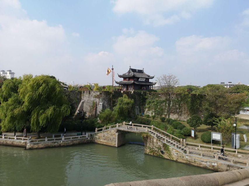 Su Zhou and Zhou Zhuang Water Village Day Tour - Lunch in Suzhou: Local Chinese Food Built Into the Timeline