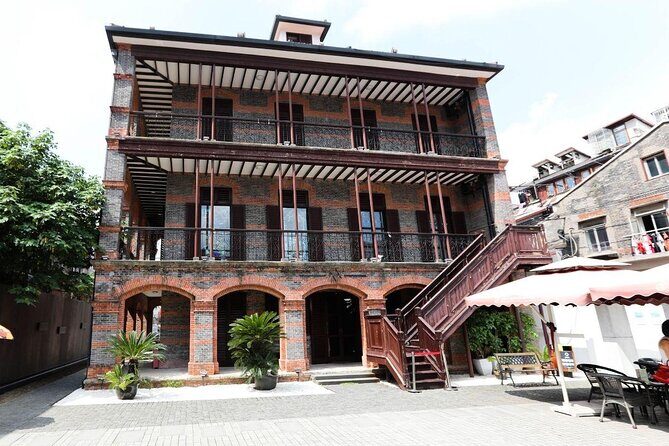 Tour of Jewish Shanghai led by a Jewish History Expert - Starting on the Bund: Peace Hotel, river views, and a city-scale introduction