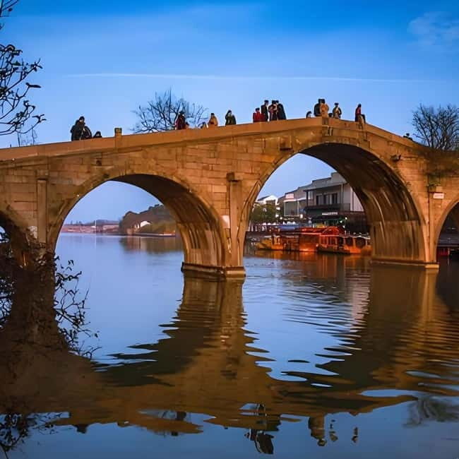 Yu Garden, Old Street, Bund & Zhujiajiao Water Town Bus Tour - Shanghai Bund (40 minutes): the skyline finale you’ll remember
